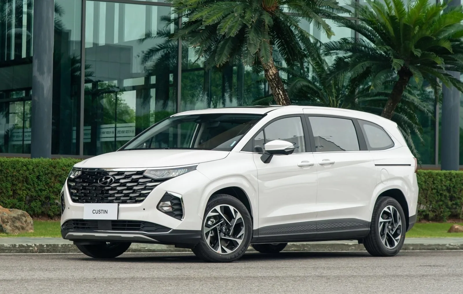 Thuê xe tự lái Trà Vinh Hyundai Custin