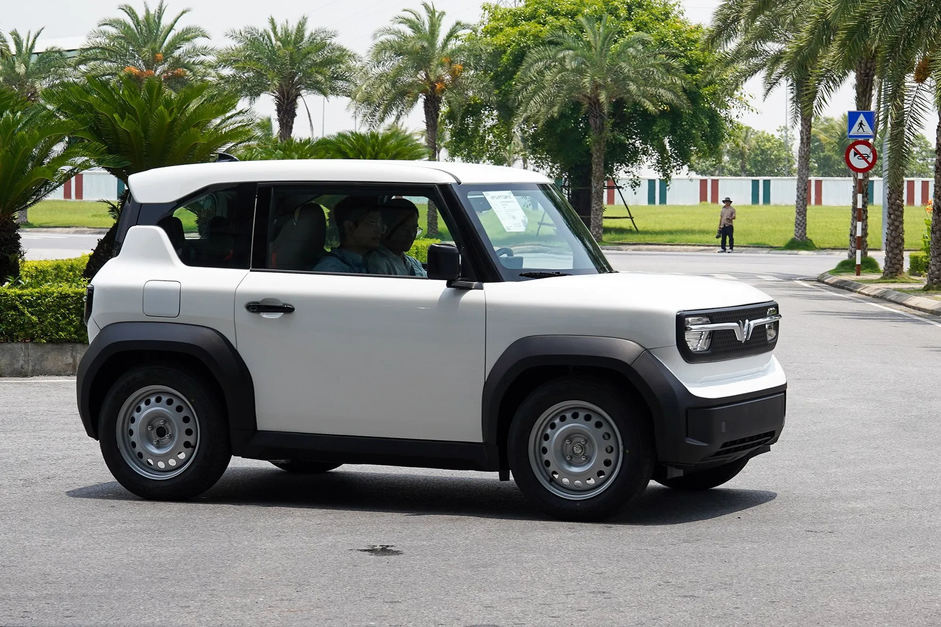 Thuê xe tự lái Trà Vinh VinFast VF3